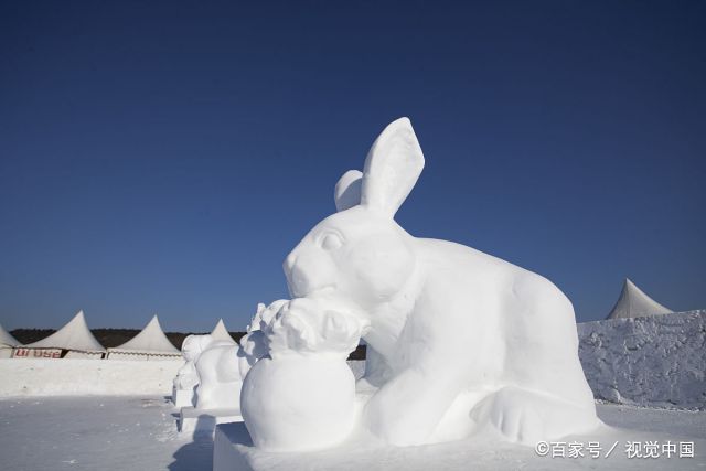 12生肖雪雕落户长春净月雪世界 猪猪造型最可爱